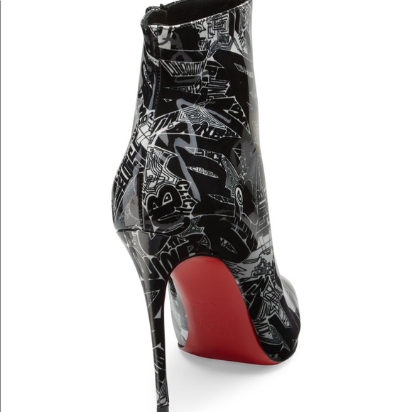 ISO !!! So Kate 100 Printed Patent Leather Booties - Picture 1 of 3